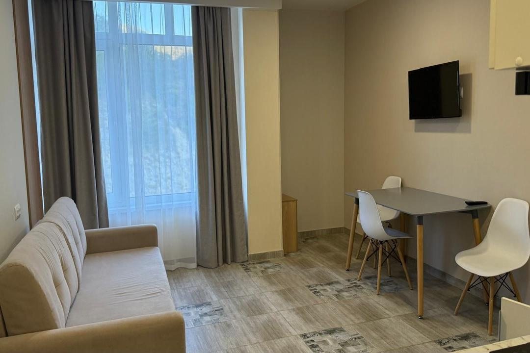 Люкс (Двухкомнатный номер Люкс с видом на горы с кухней), Отель Левада