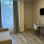 Люкс (Двухкомнатный номер Люкс с видом на горы с кухней), Отель Левада