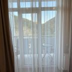 Люкс (Двухкомнатный номер Люкс с видом на горы с кухней), Отель Левада