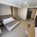 Трёхместный и более (Трехместный номер с видом на горы), Отель Левада