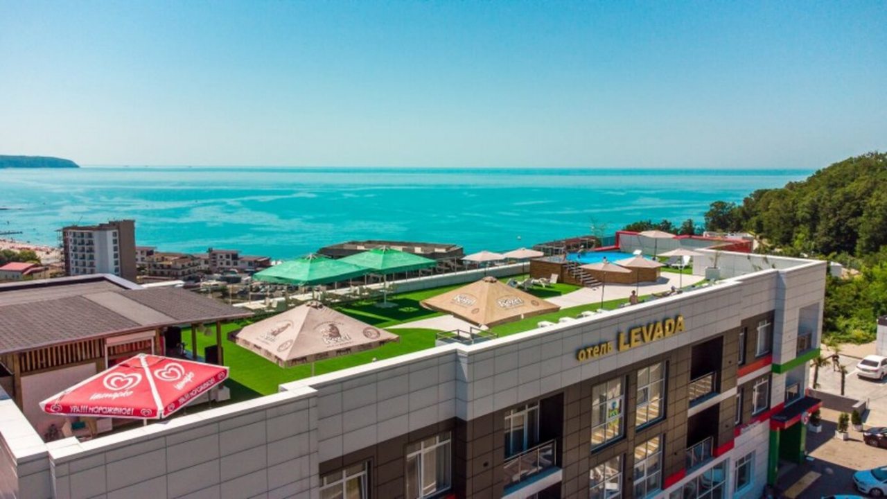 Отель Левада, Небуг
