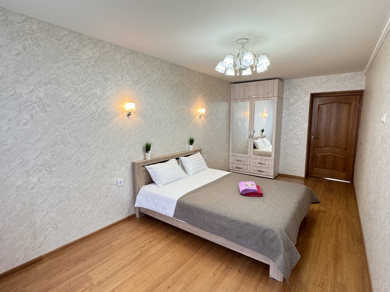 Трёхместный и более (Апартаменты 2х комнатные на Гладкова 26), Апартаменты на Гладкова 32