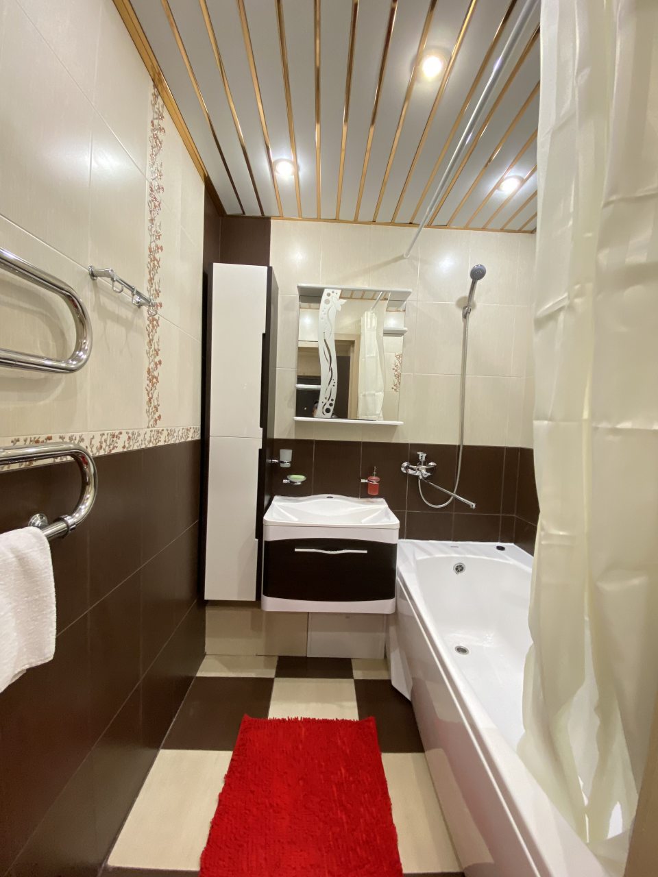 Апартаменты (На Строителей 10), Апартаменты на Гладкова 32