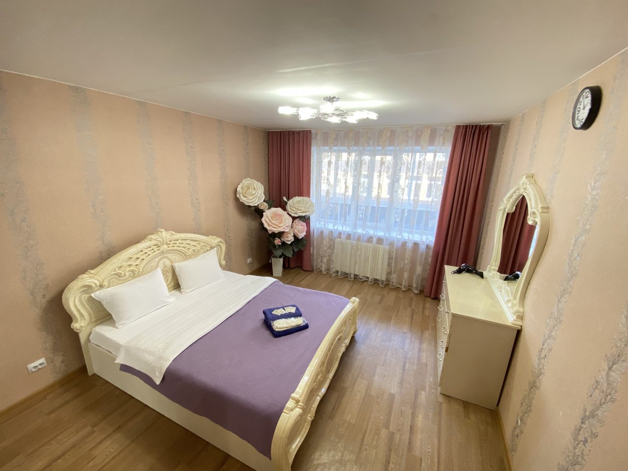 Апартаменты (На Строителей 10), Апартаменты на Гладкова 32