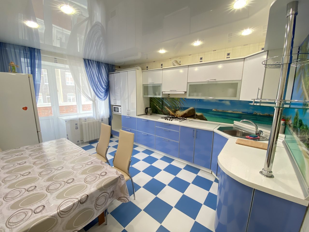 Апартаменты (На Строителей 10), Апартаменты на Гладкова 32