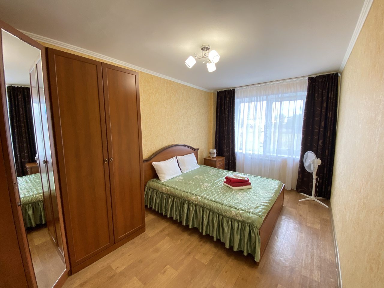 Апартаменты (На Строителей 6 2х комнатная), Апартаменты на Гладкова 32