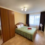 Апартаменты (На Строителей 6 2х комнатная), Апартаменты на Гладкова 32