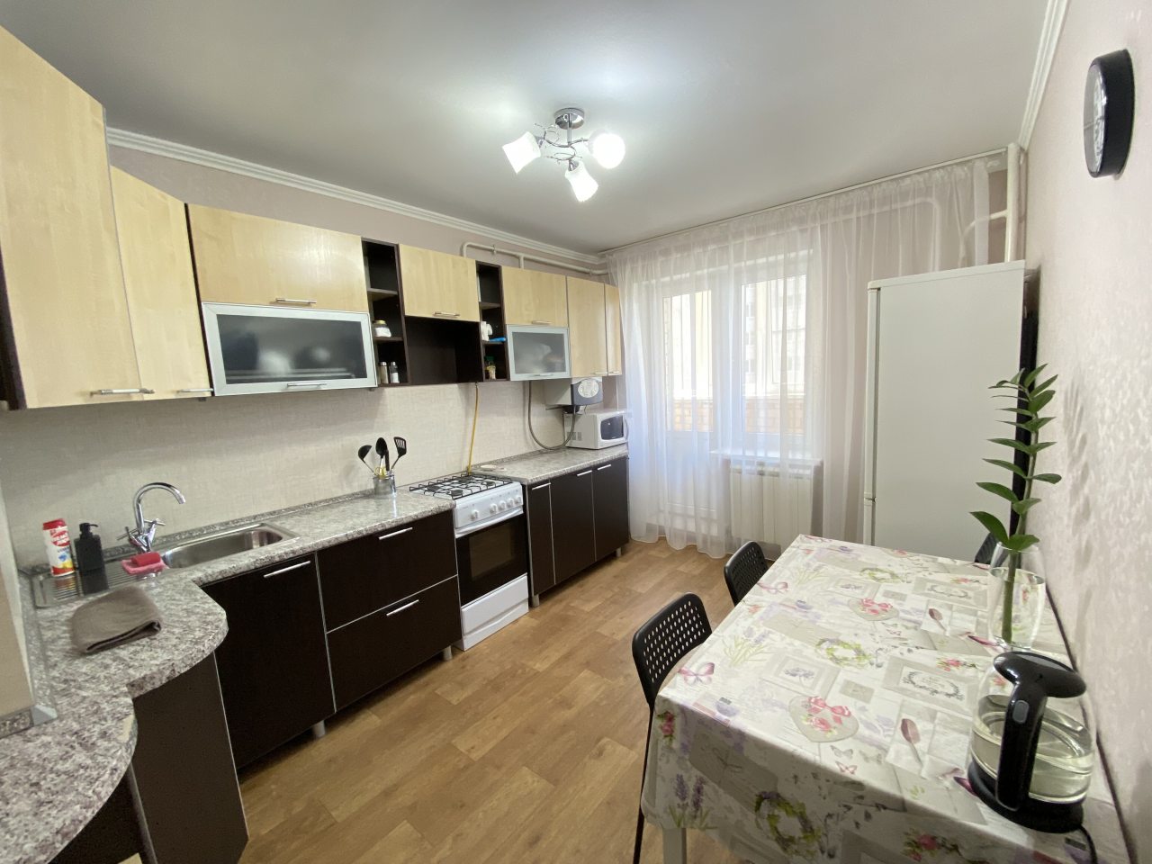 Апартаменты (На Строителей 6 2х комнатная), Апартаменты на Гладкова 32