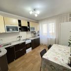 Апартаменты (На Строителей 6 2х комнатная), Апартаменты на Гладкова 32