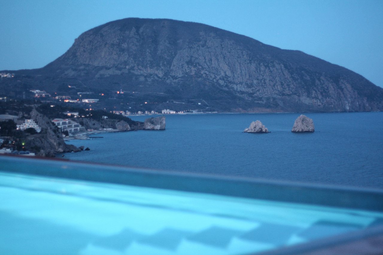 Панорамный бассейн с подогревом