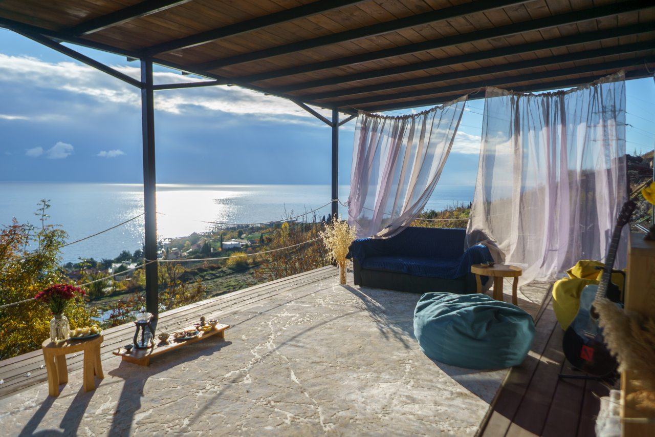 Терраса у бани с видом на море