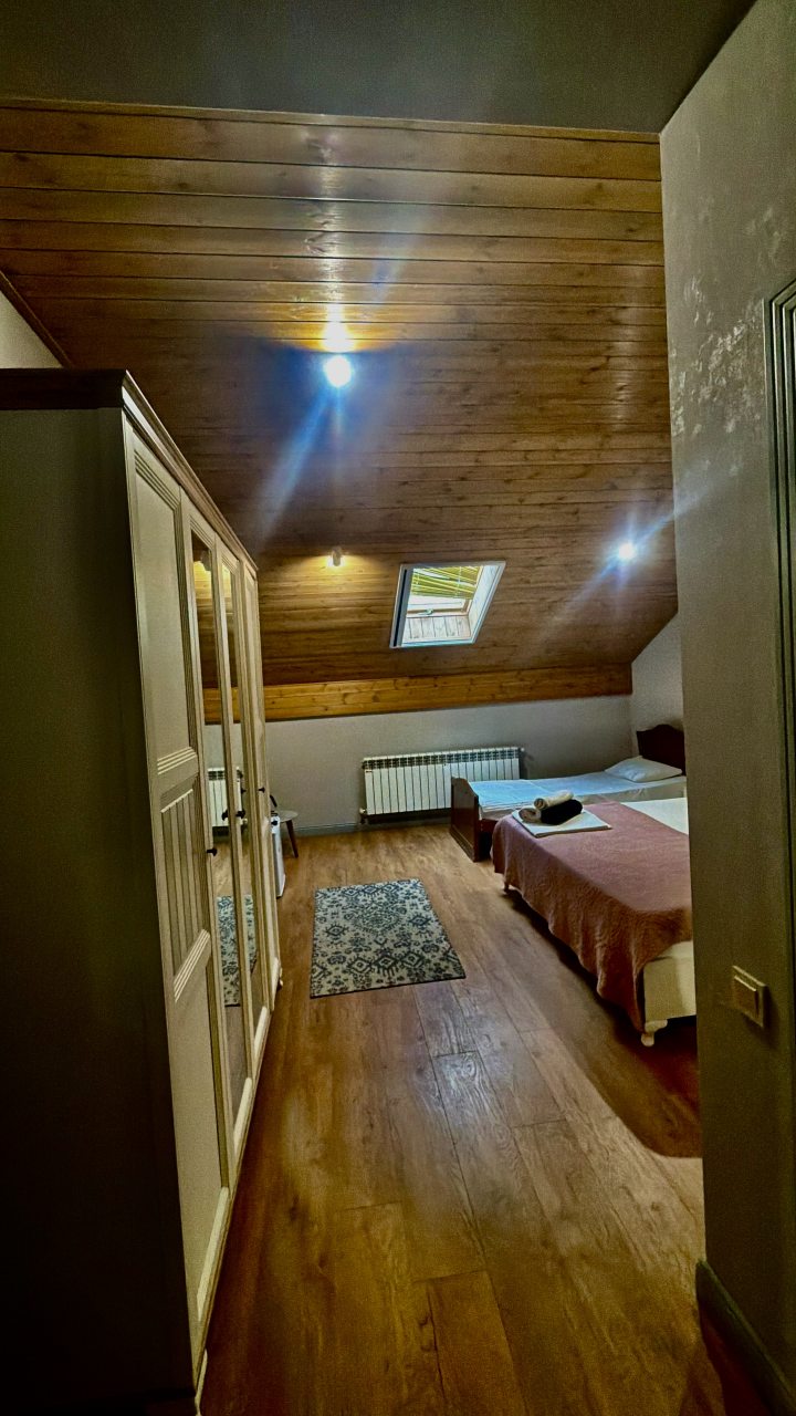 Трёхместный и более (Трехместный номер комфорт), Гостиница Life