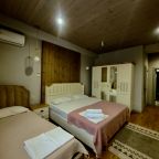 Трёхместный и более (Трехместный номер комфорт), Гостиница Life