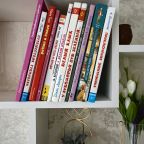 Произведения осетинских авторов, Апартаменты Polli Apartments