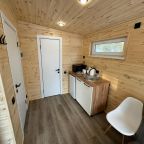 Мини-дом (Dream house), Гостиница SAMRAU