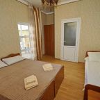 Полулюкс (Двух-трехместный номер с балконом), Гостевой дом Лилия