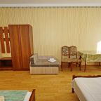 Полулюкс (Четырехместный номер с балконом), Гостевой дом Лилия