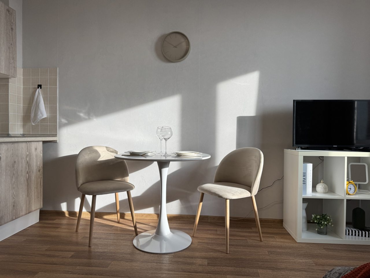 Студио (Atmosfera Sna. Комфортный видовой номер в высотке у ЖД Вокзала), Апартаменты Atmosfera Sna на Сибирской