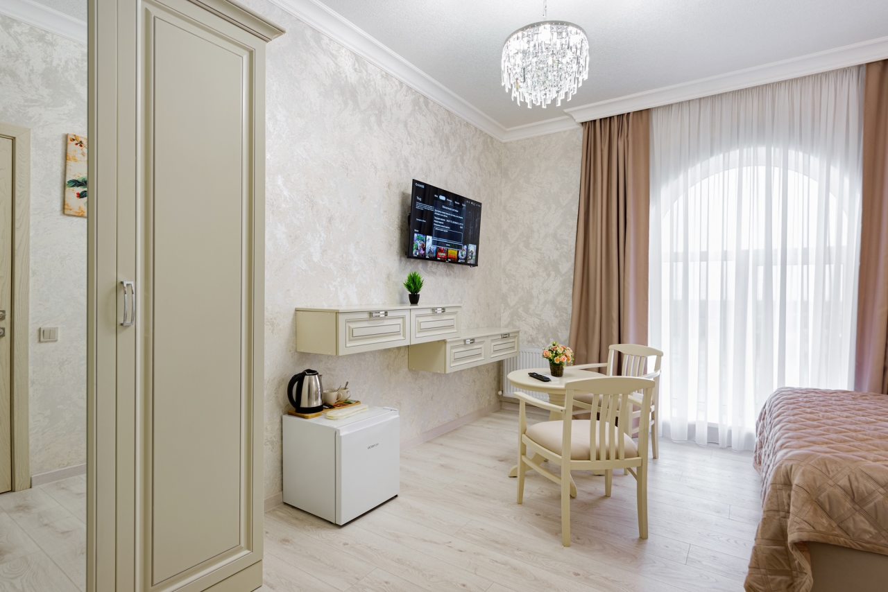 Фен,тапочки,гель,шампунь