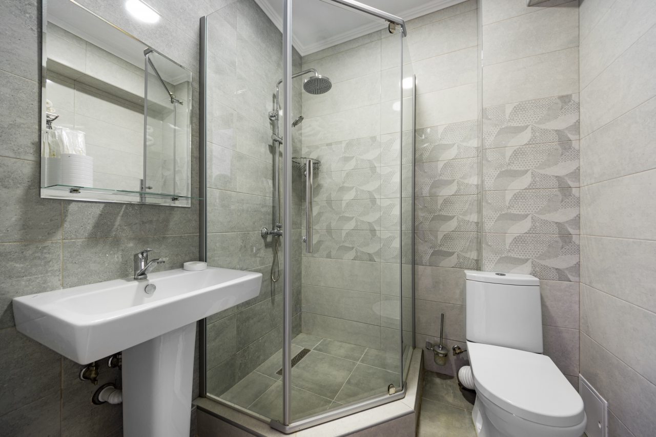 Фен,тапочки,электрический чайник