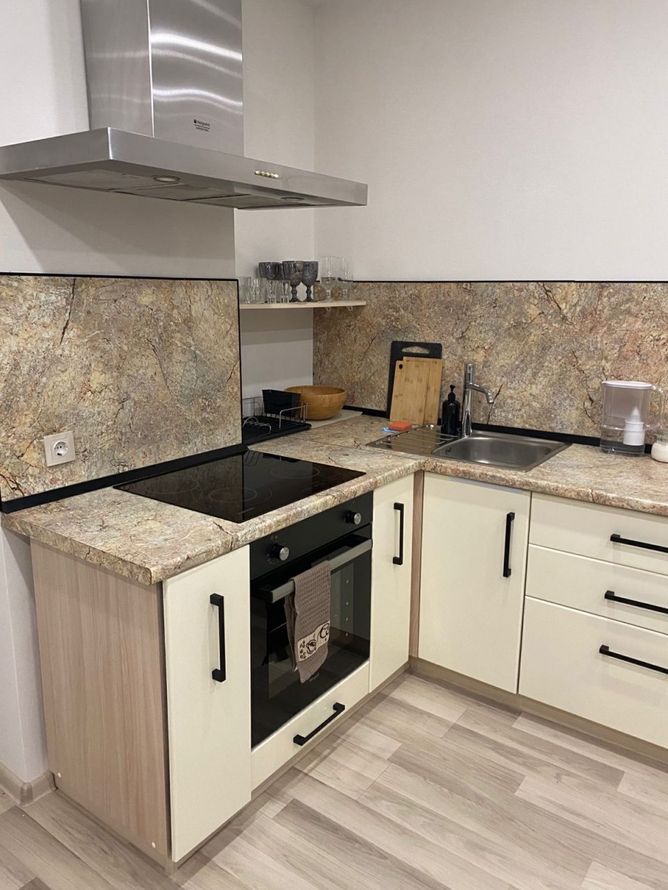 Апартаменты (Хэппи Хаус), Апартаменты Happy House на Комарова