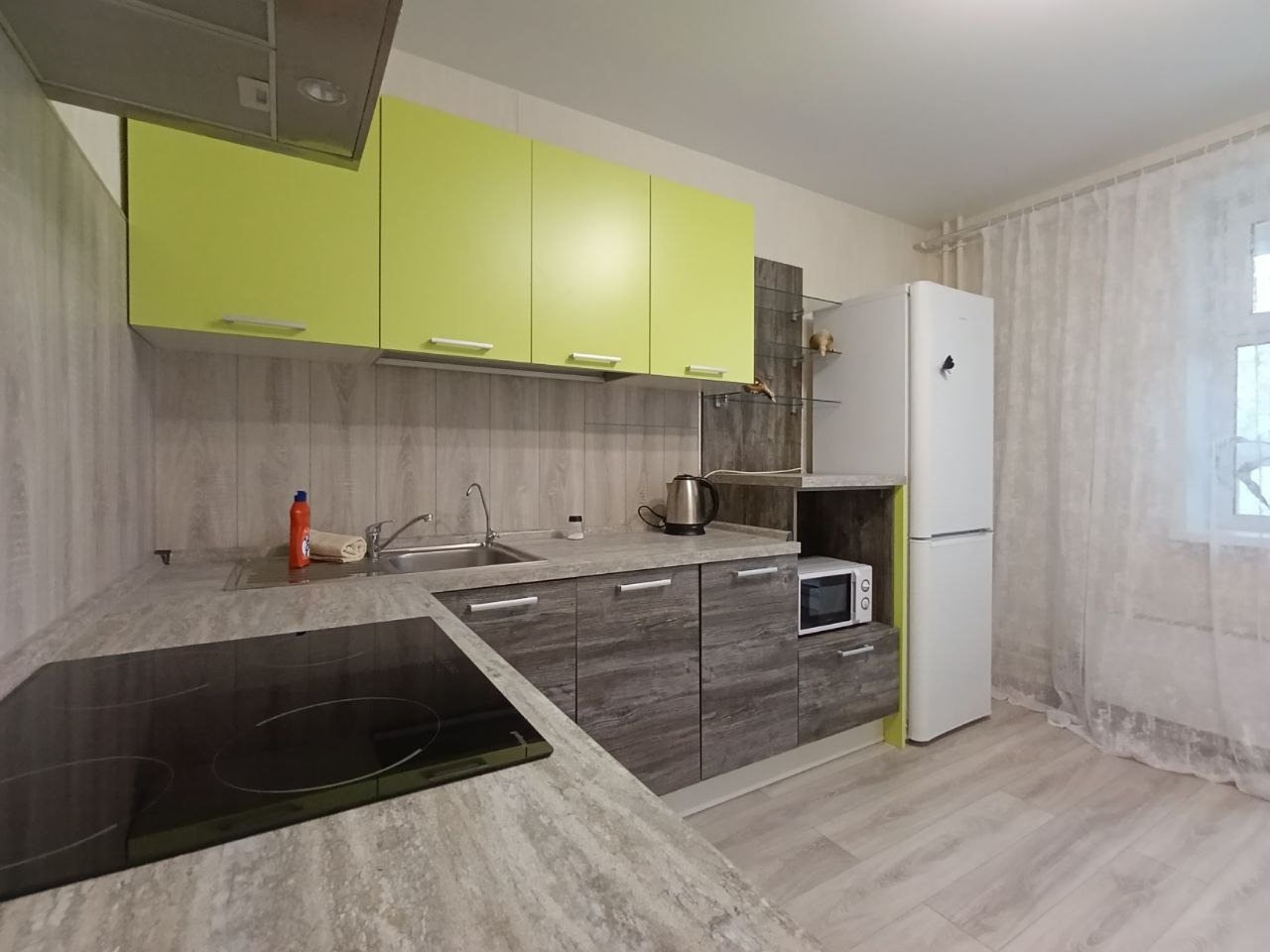 Просторная уютная кухня