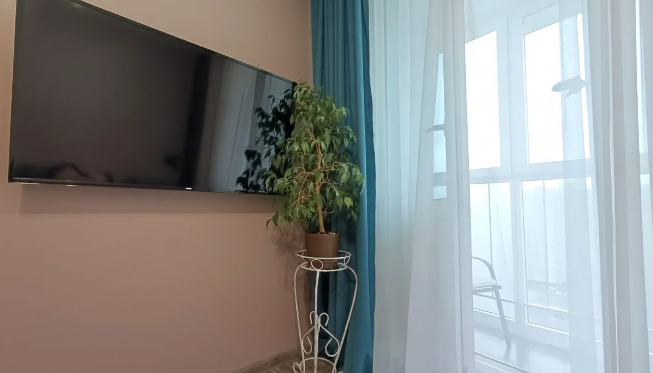 Смарт тв  на большом экране и wi-fi