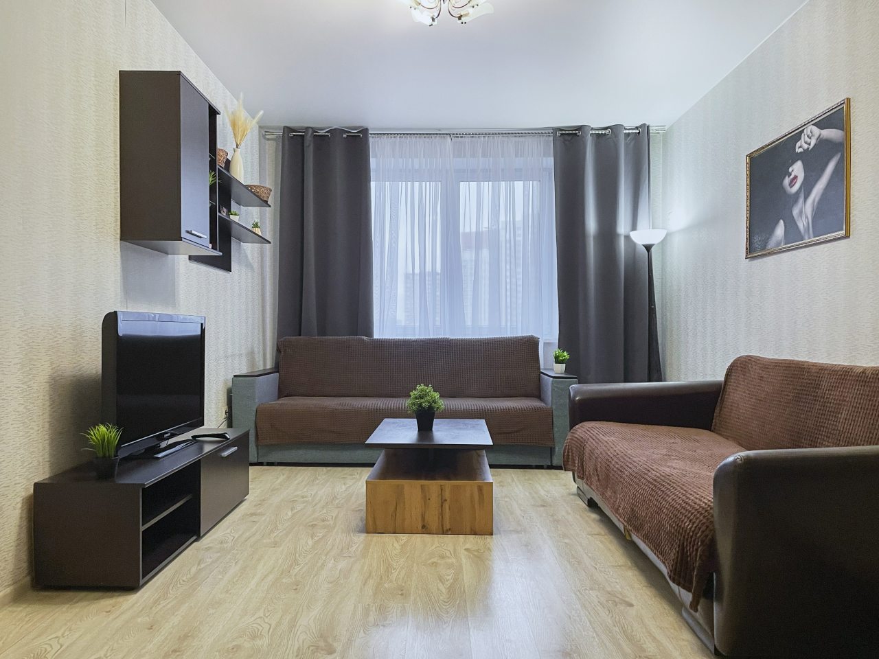 Апартаменты (Двухкомнатная квартира с большими комнатами и балконом), Апартаменты Двухкомнатная квартира с большими комнатами