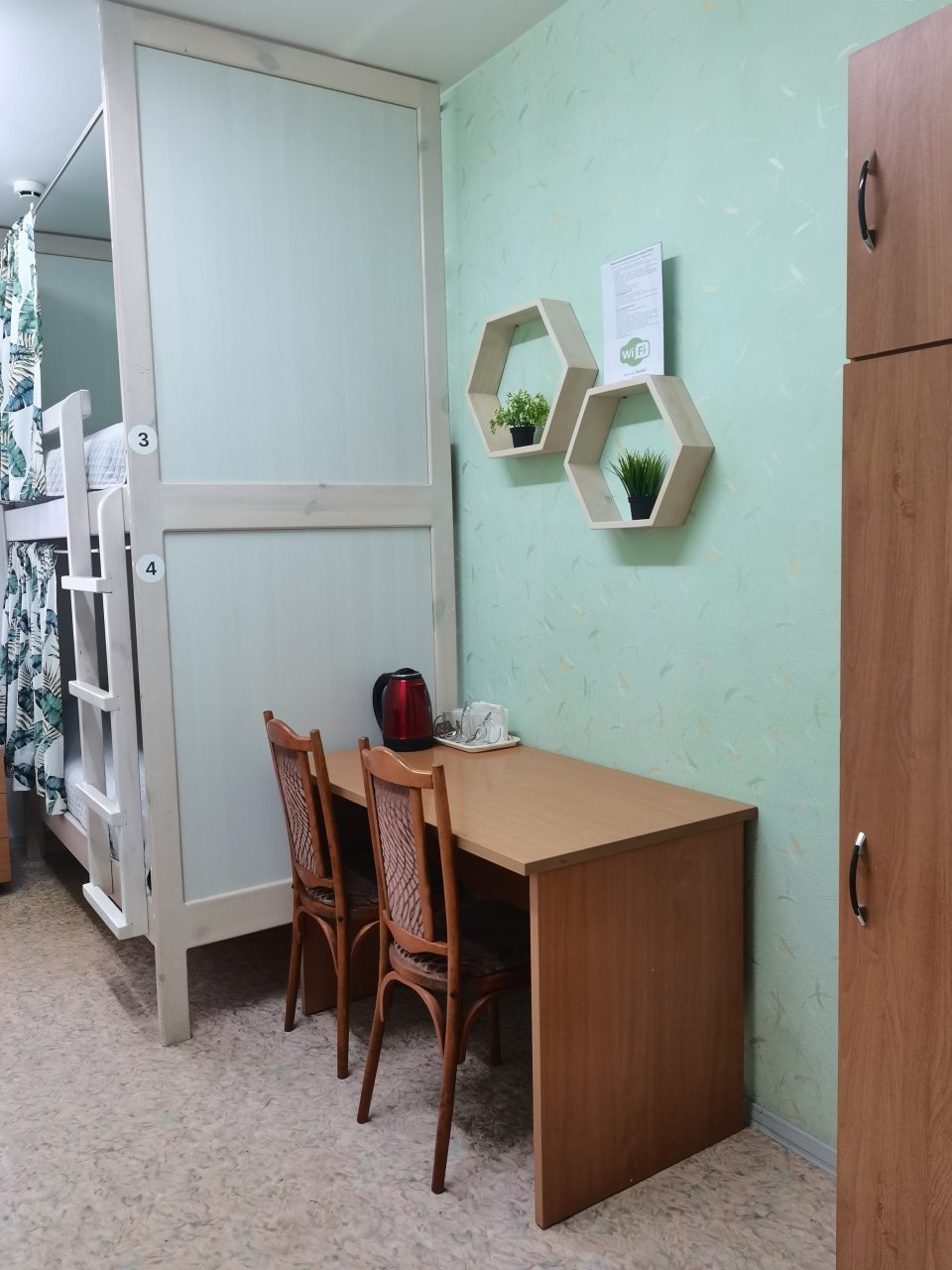 Четырехместный (Семейный номер (удобства на этаже)), Хостел Флора