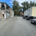 Вместительная парковка на 15 машин под видеонаблюдением