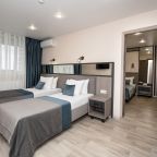 Люкс (Семейный 2х-комнатный с балконом в корпусе 1), Санаторий Голубая волна