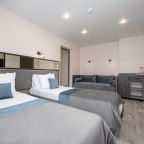 Люкс (Семейный 2х-комнатный с балконом в корпусе 1), Санаторий Голубая волна