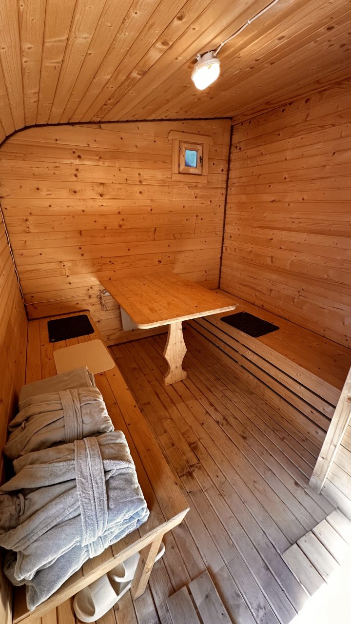 Баня, Отель АССА