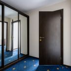 Трёхместный и более (Семейный двухкомнатный номер), Отель Номера на Морской