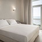 Стандарт с французским банком и  видом на море