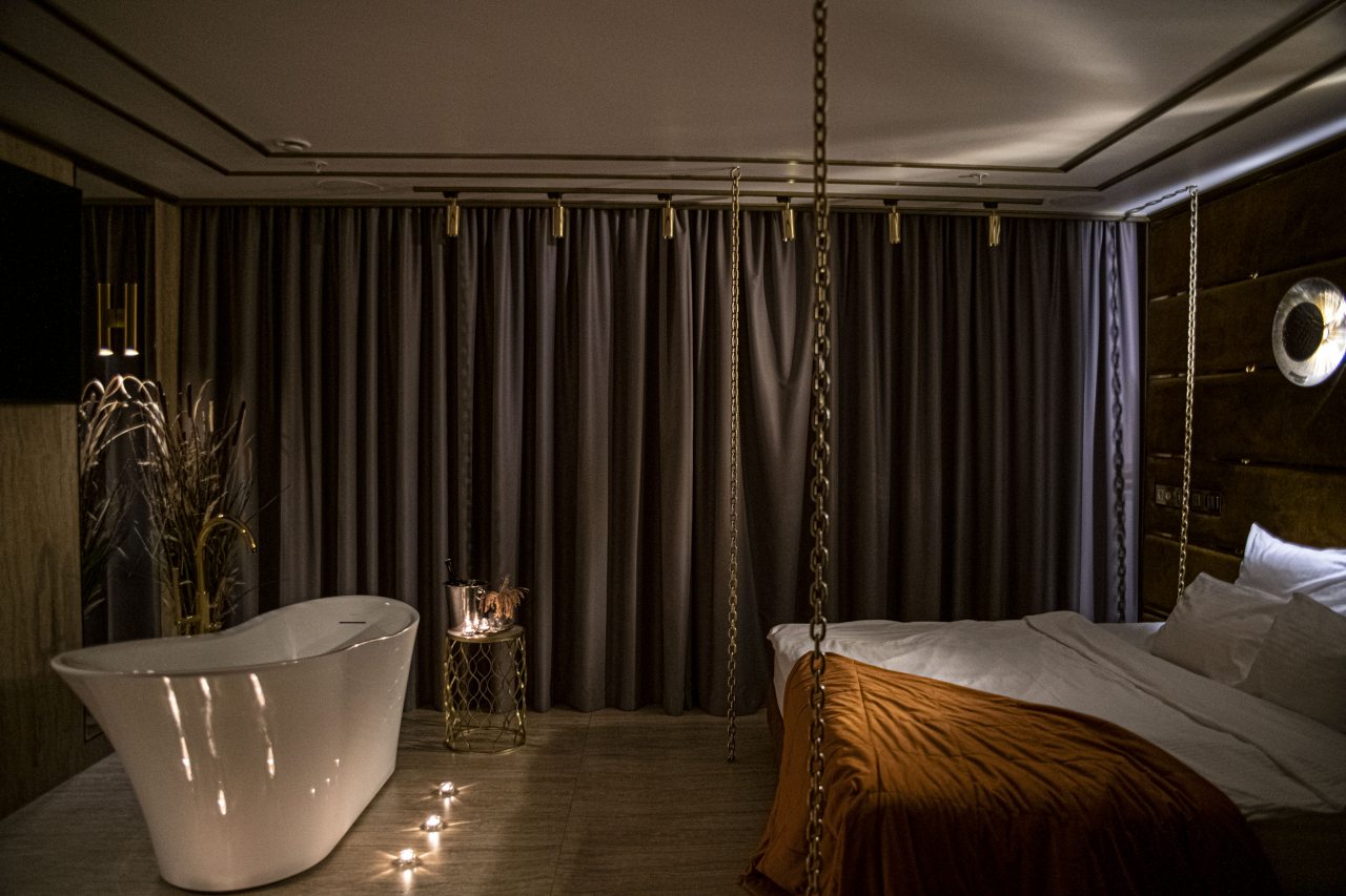 Апартаменты (Апартаменты для романтических свиданий), Апартаменты 2ROOMS