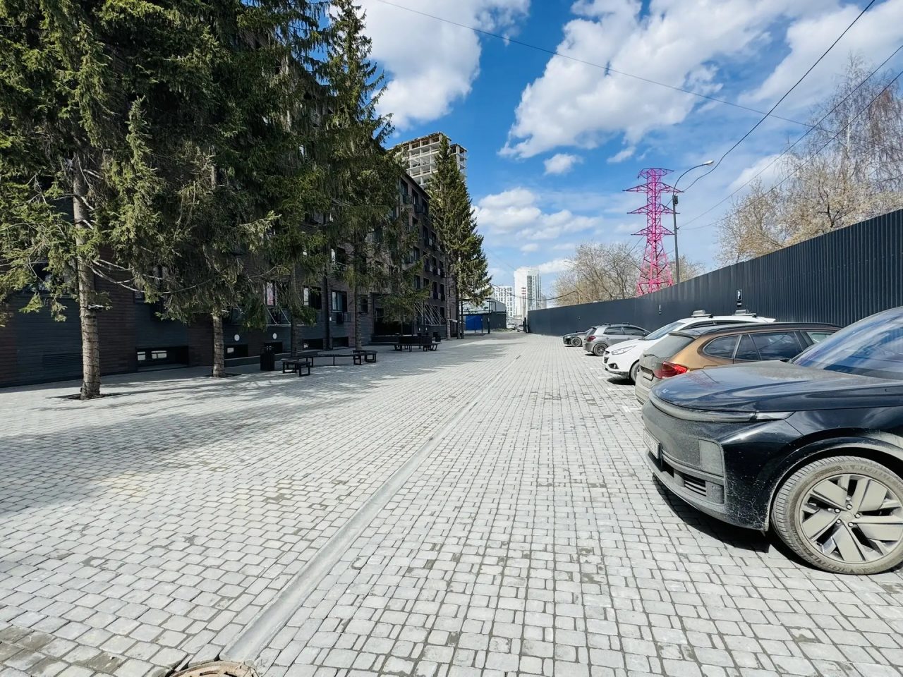 Парковка под охраной, Апарт-отель Freedom