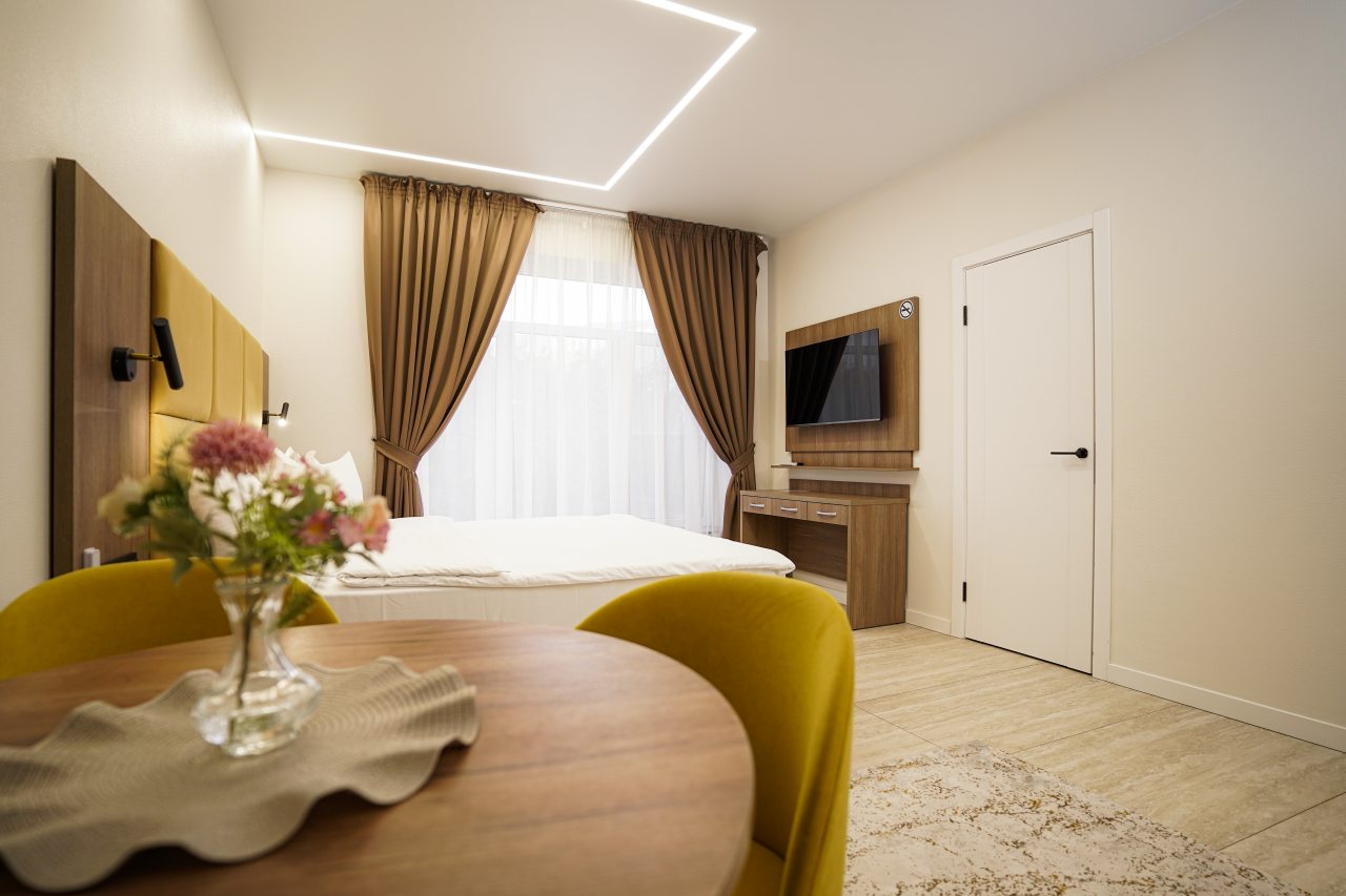 рядом стадион Галицкого