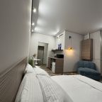 СТУДИЯ С КУХНЕЙ И ВСЕМИ УДОБСТВАМИ