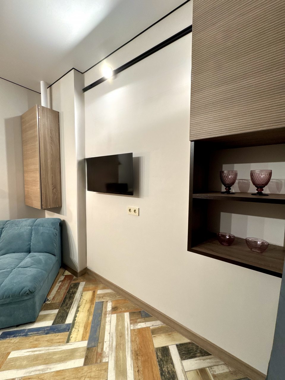 СТУДИЯ С КУХНЕЙ И ВСЕМИ УДОБСТВАМИ