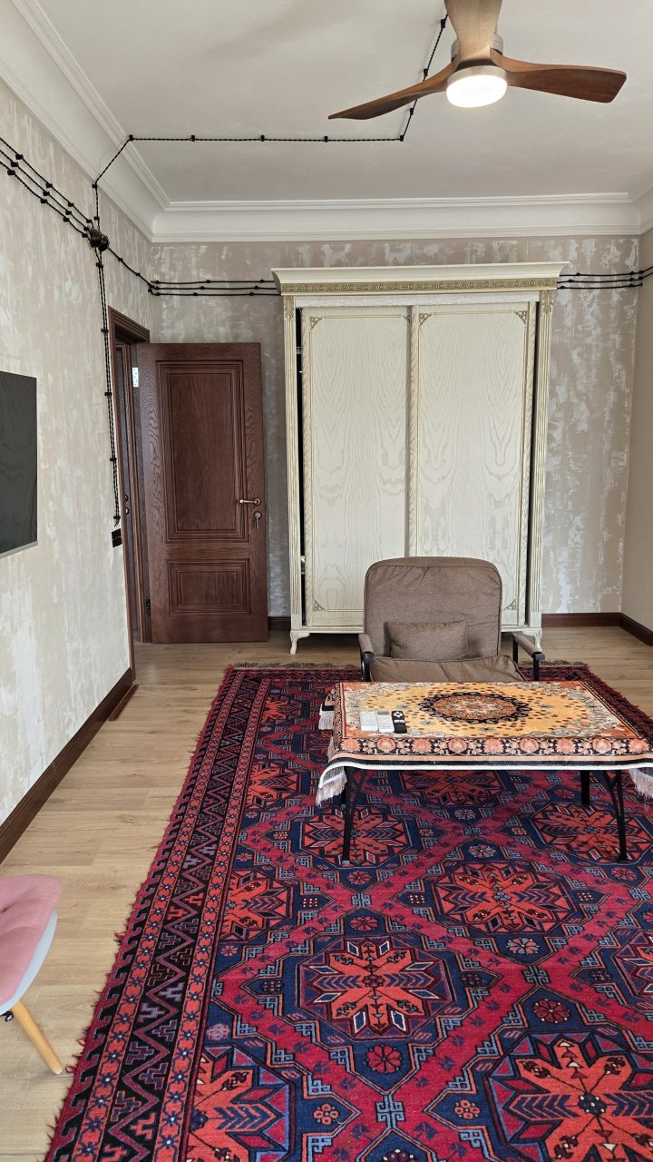 Полулюкс (Делюкс), Отель Джентельмен