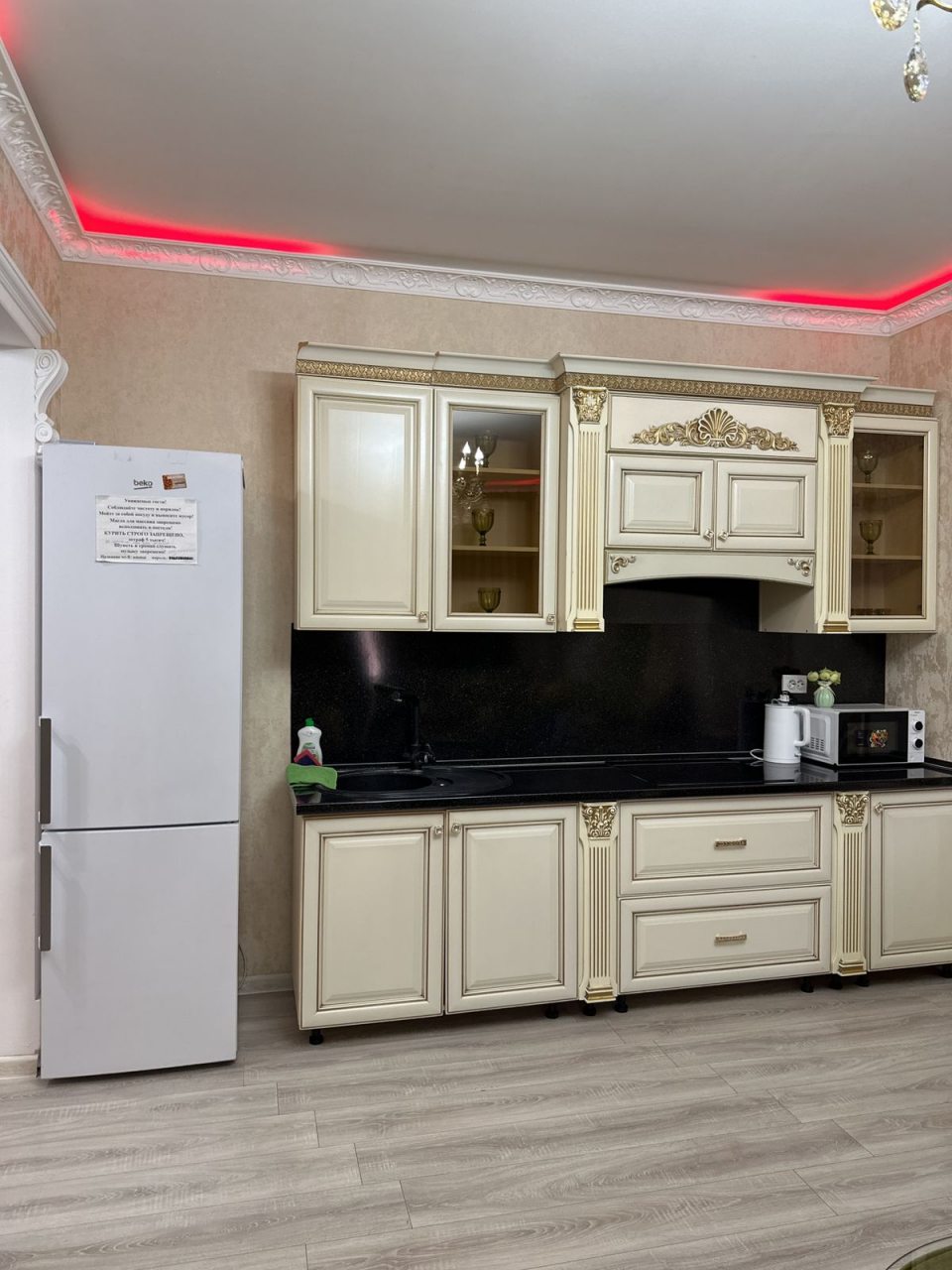 Апартаменты (С видом на море на берегу моря), Гостиница Ревивал