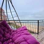 Апартаменты (С видом на море на берегу моря), Гостиница Ревивал