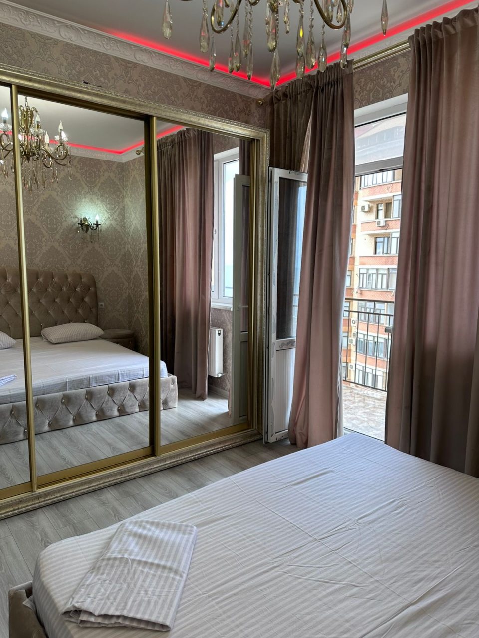 Апартаменты (С видом на море на берегу моря), Гостиница Ревивал