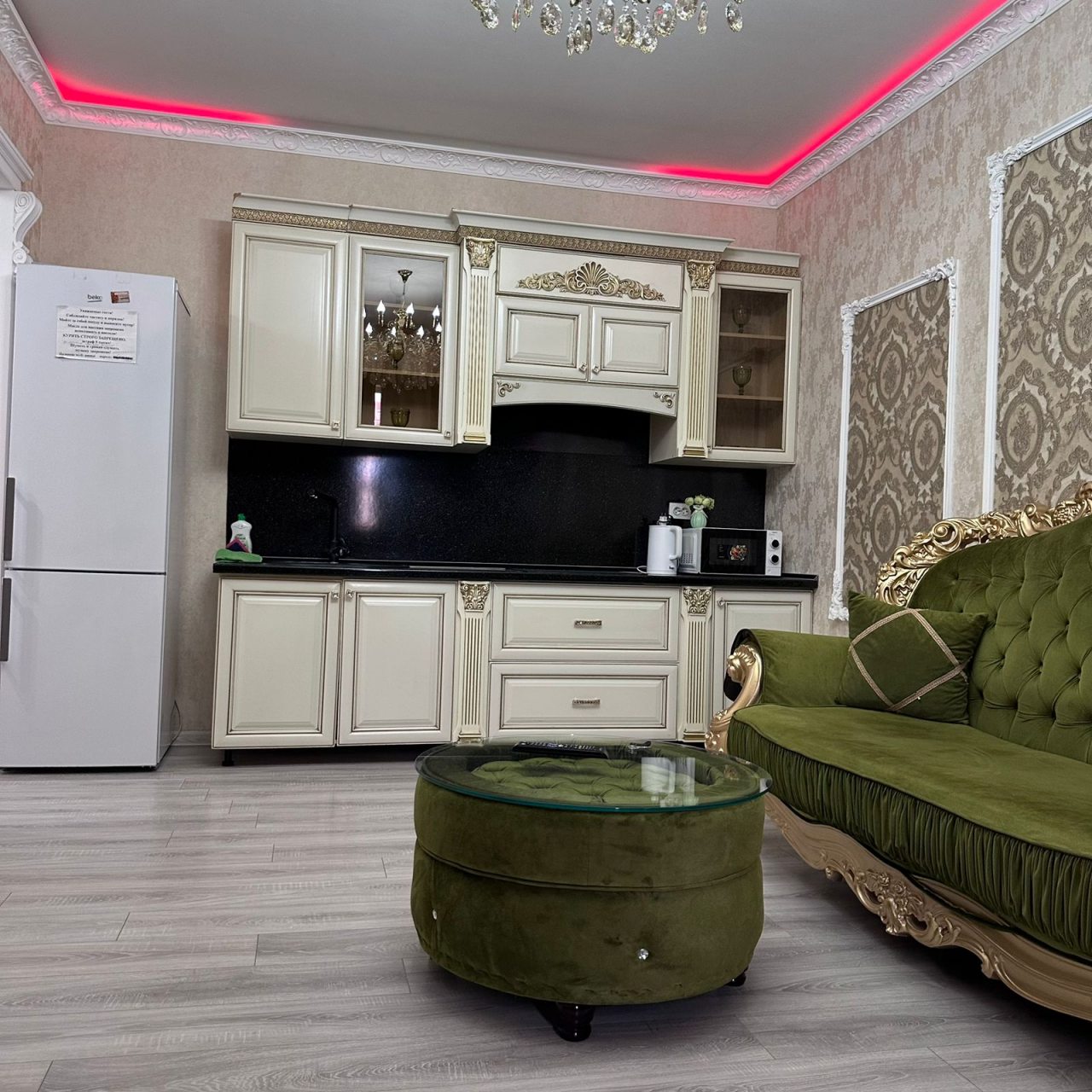 Апартаменты (С видом на море на берегу моря), Гостиница Ревивал