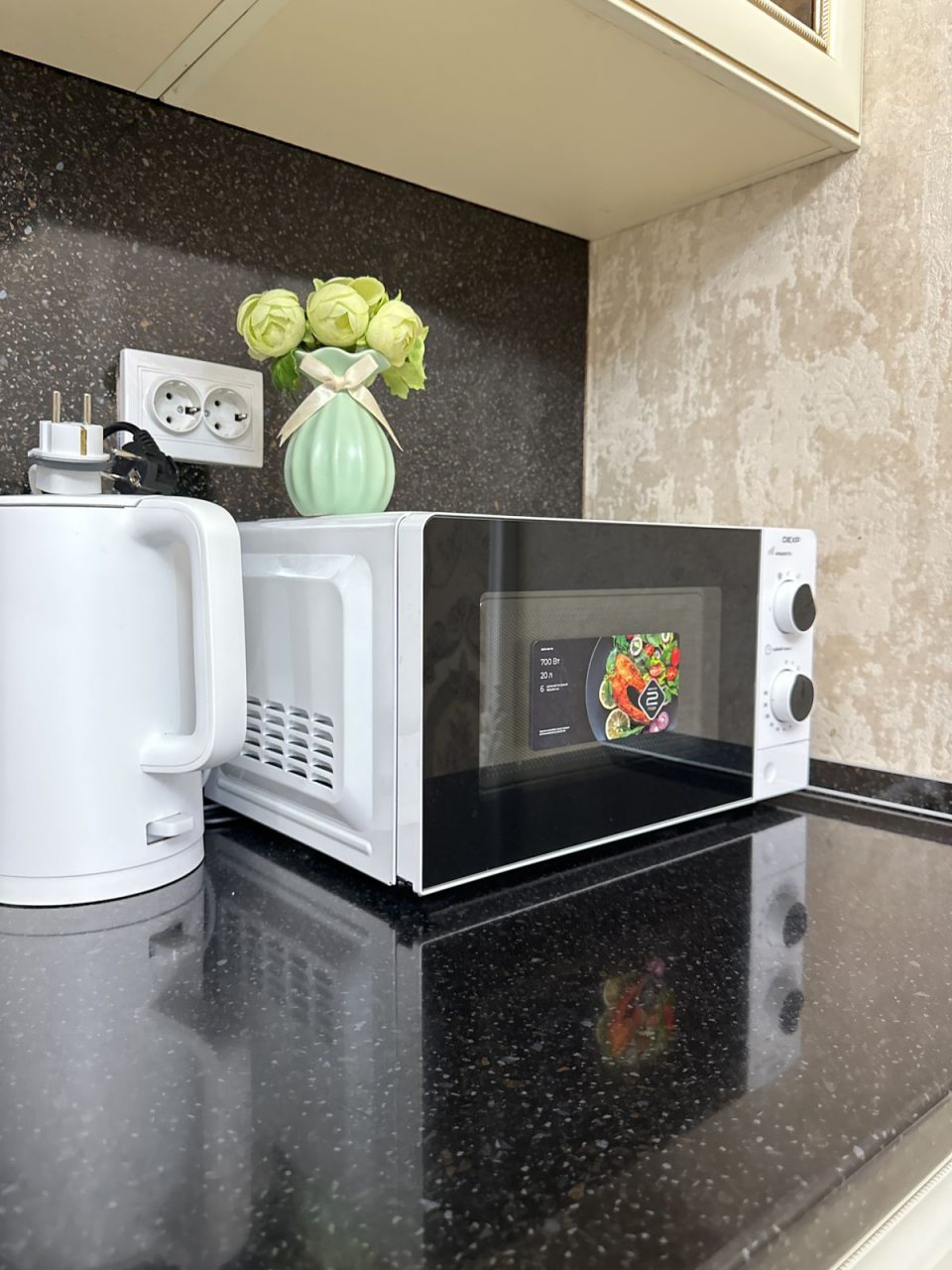 Апартаменты (С видом на море на берегу моря), Гостиница Ревивал