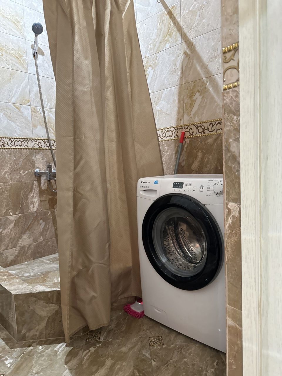 Апартаменты (С видом на море на берегу моря), Гостиница Ревивал