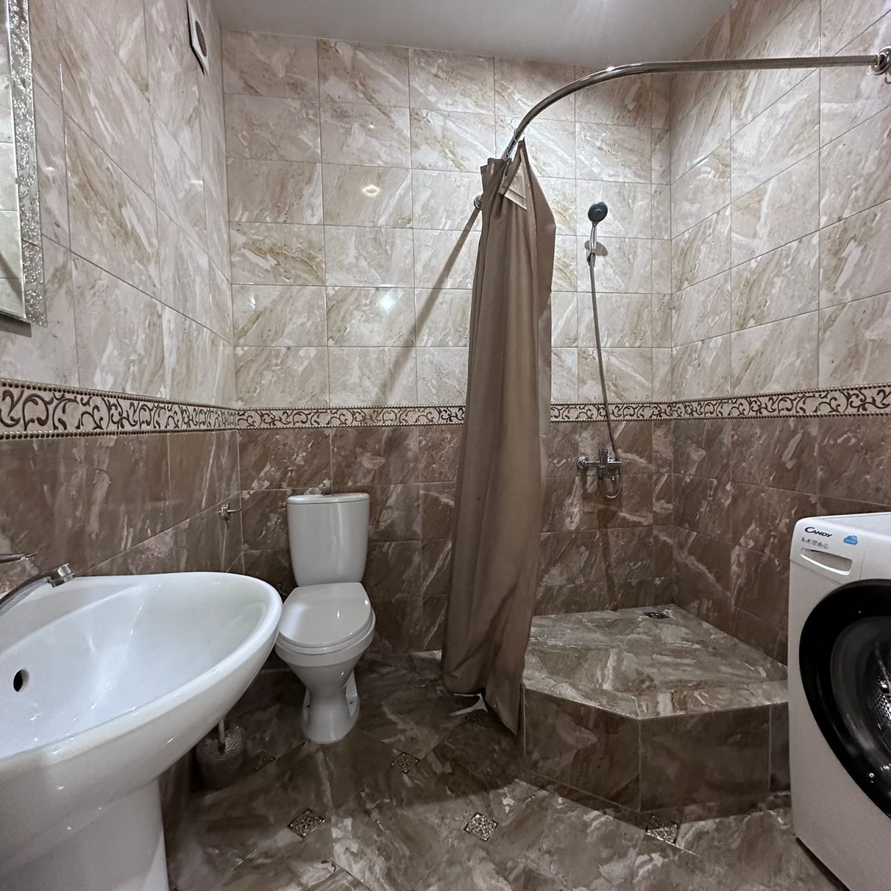 Апартаменты (С видом на море на берегу моря), Гостиница Ревивал