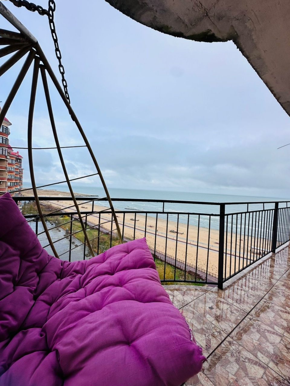 Апартаменты (С видом на море на берегу моря), Гостиница Ревивал