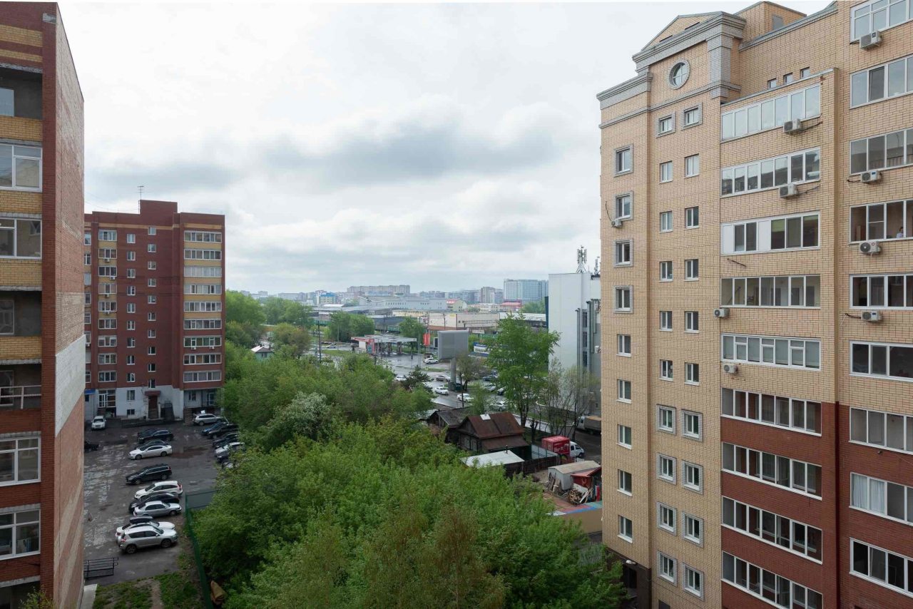 Шестиместный (Апартамент Сакура рядом ТЦ Кристалл), Апартаменты Пион в центре с лаундж зоной
